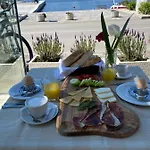 Old Town Heritage By Mrav Bed & Breakfast 4*