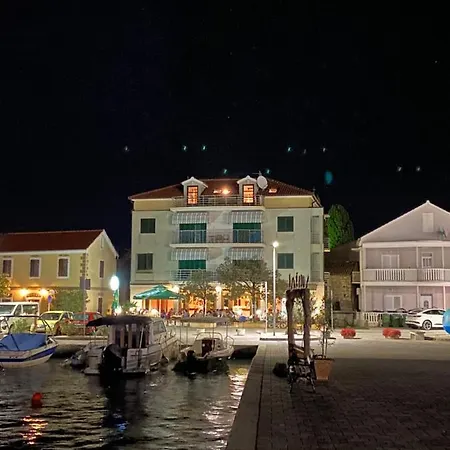 לינה וארוחת בוקר Old Town Heritage By Mrav