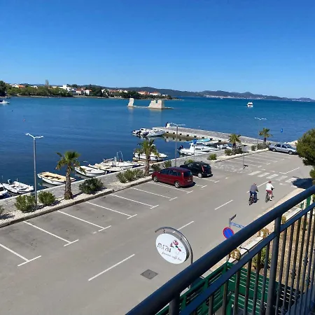 לינה וארוחת בוקר Old Town Heritage By Mrav