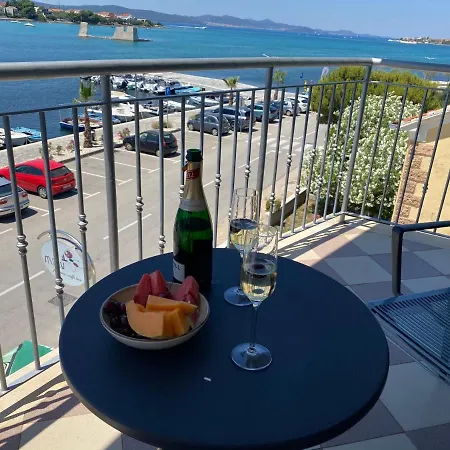 לינה וארוחת בוקר Old Town Heritage By Mrav 3*