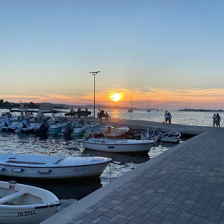 לינה וארוחת בוקר Old Town Heritage By Mrav 3*